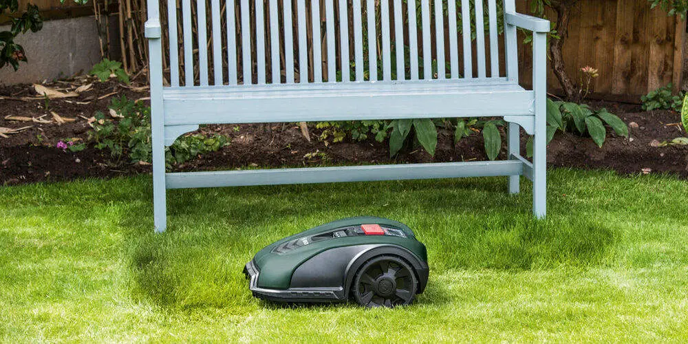 Bosch Indego 350 mowing