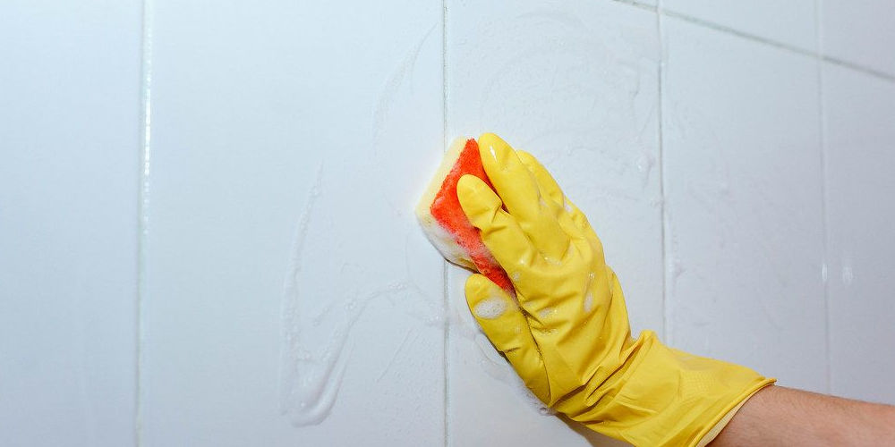 Marco Verch cleaning tiles