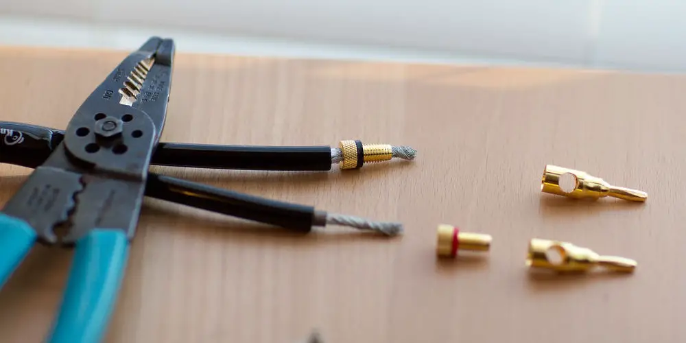 av receiver banana plugs