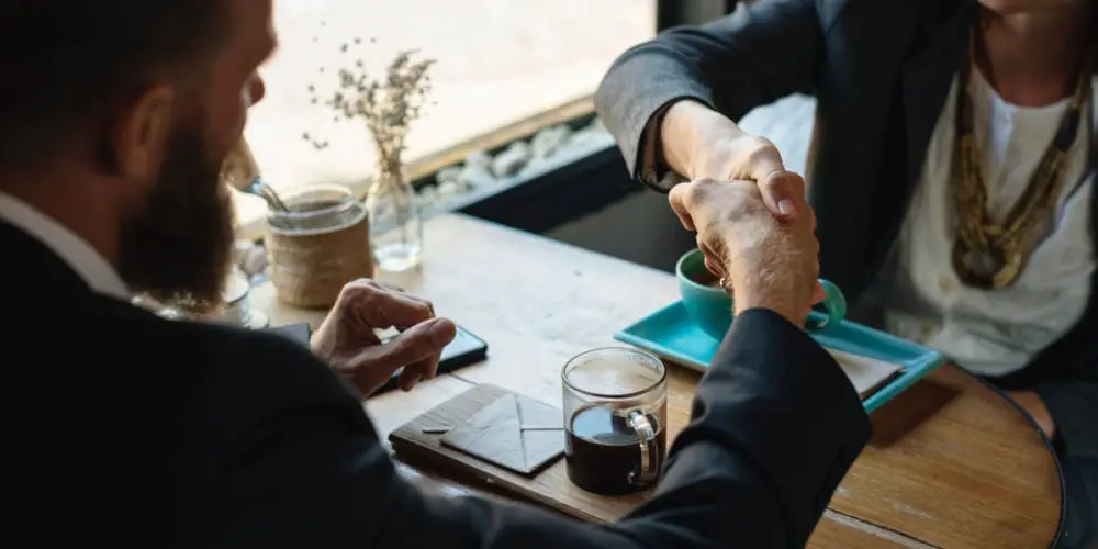 what does an estate agent do